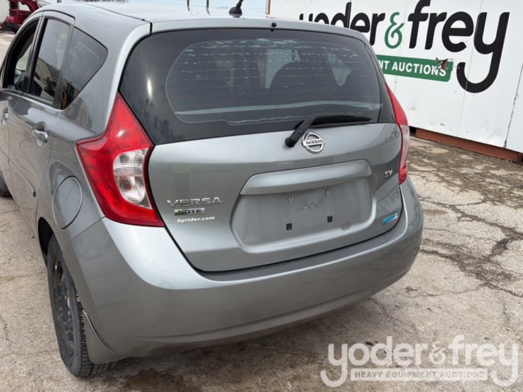 2015-nissan-versa-image-17