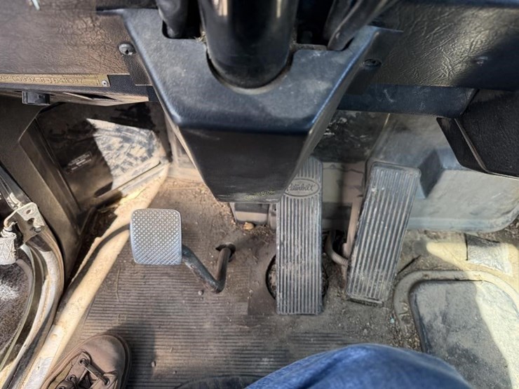 1996-peterbilt-385-image-21