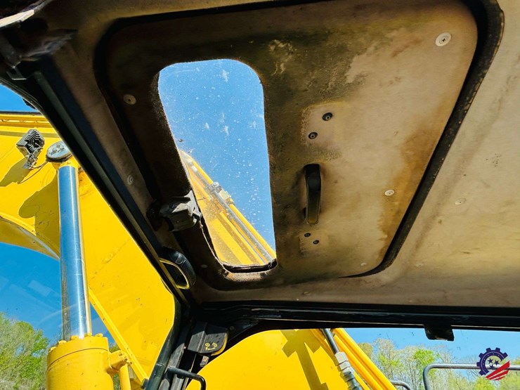 2015-komatsu-pc210-lc-image-18