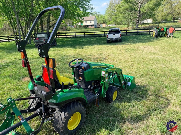 2025-john-deere-1023e-image-15