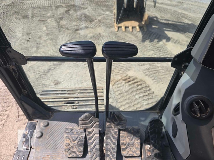 2019-caterpillar-320-image-15