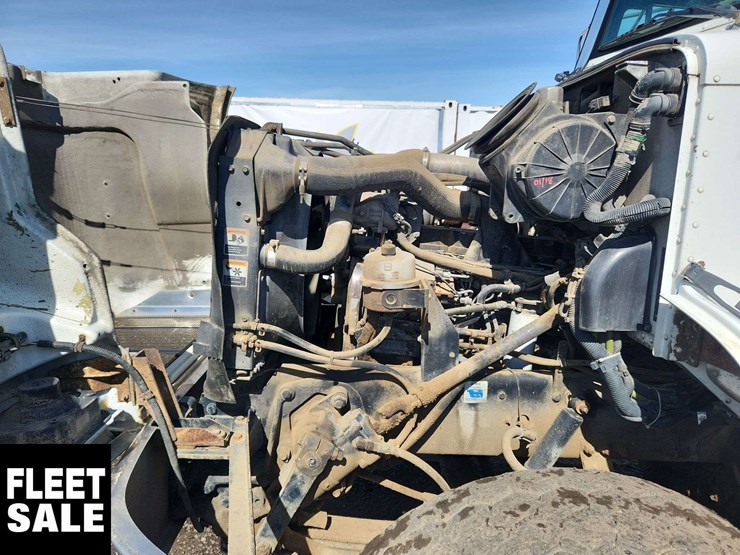 2004-peterbilt-330-image-24