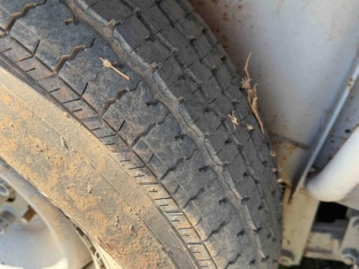 bumper-pull-livestock-trailer-image-16