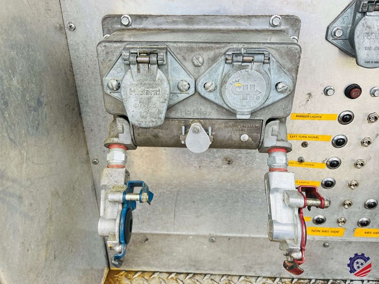 2009-gmc-savana-s/a-enclosed-roadside-service-truck-image-28