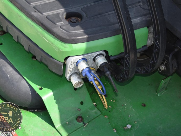 2017-john-deere-1025r-image-28