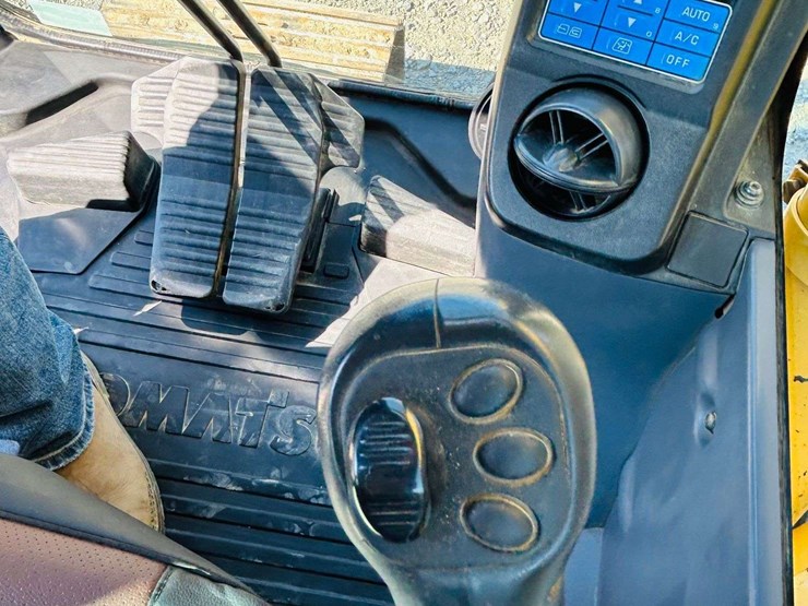 2015-komatsu-pc210-lc-image-13