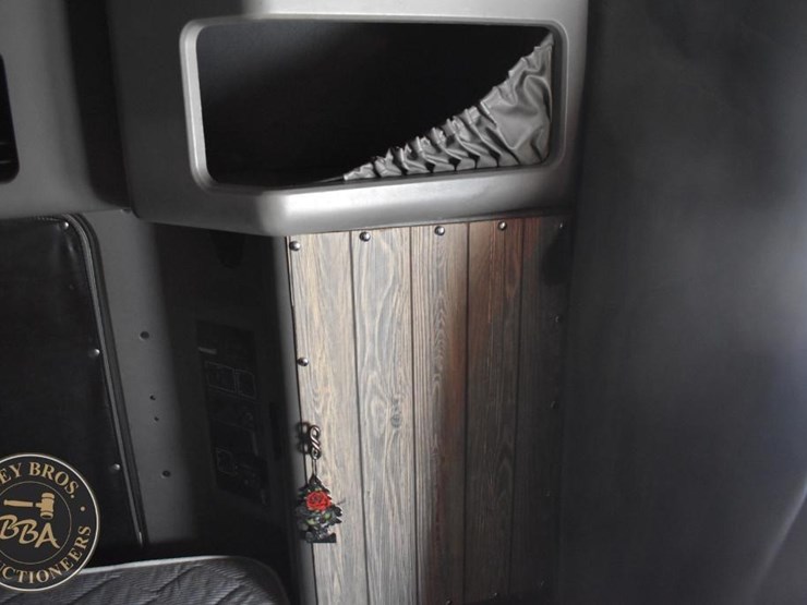 2013-kenworth-t660-image-46