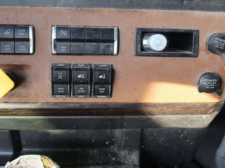 2018-freightliner-cascadia-126-image-65