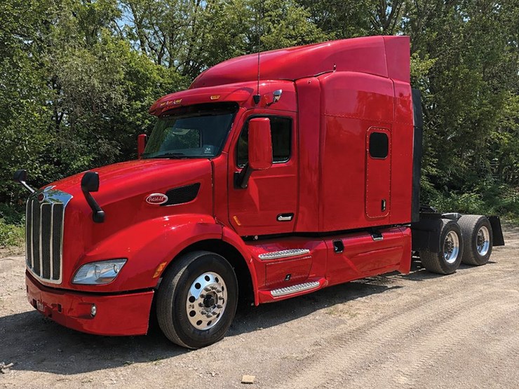 2019-peterbilt-579-image-1