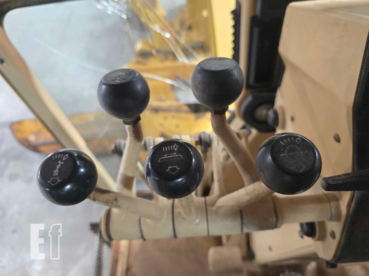 2005-caterpillar-140h-image-19