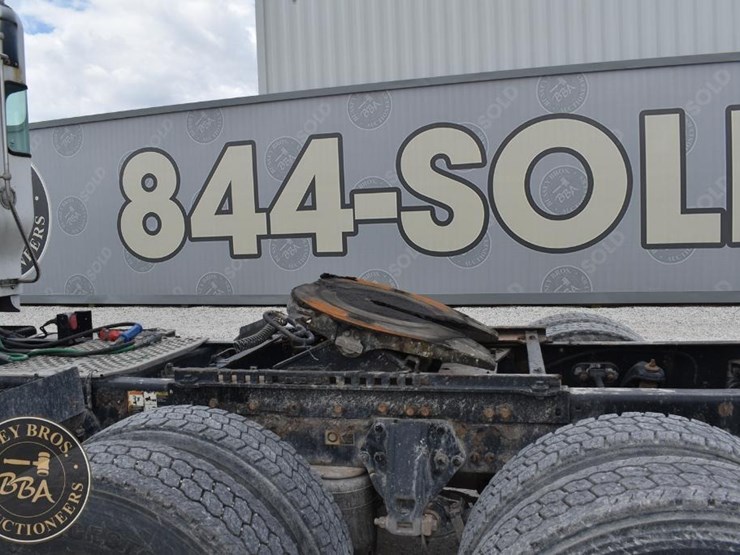 2014-kenworth-t660-image-12