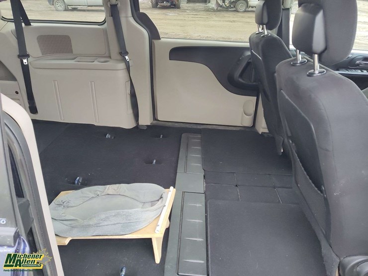 2012-dodge-grand-caravan-se-image-17