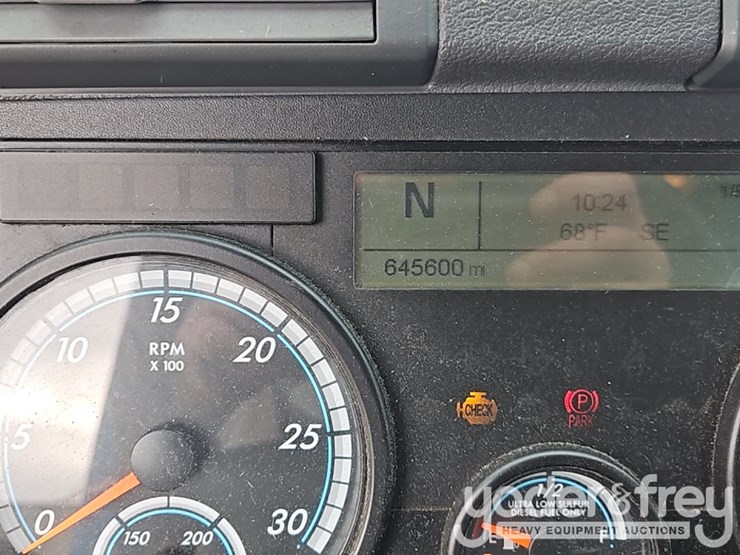 2016-freightliner-cascadia-113-image-32