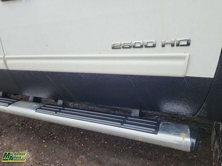 2011-gmc-sierra-2500hd-image-47