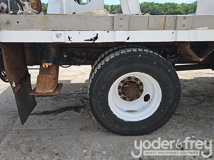 2005-international-durastar-4300-image-7