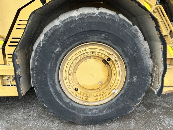 2012-caterpillar-ad55b-image-9