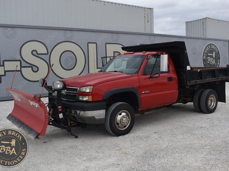 2003-chevrolet-3500-image-2