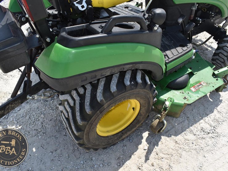 2017-john-deere-1025r-image-26