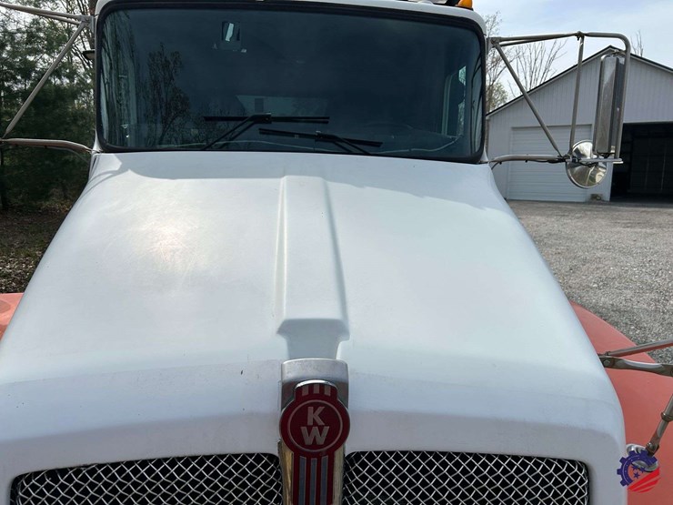 2005-kenworth-t300-image-20