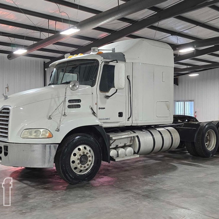 2010 MACK PINNACLE CXU613