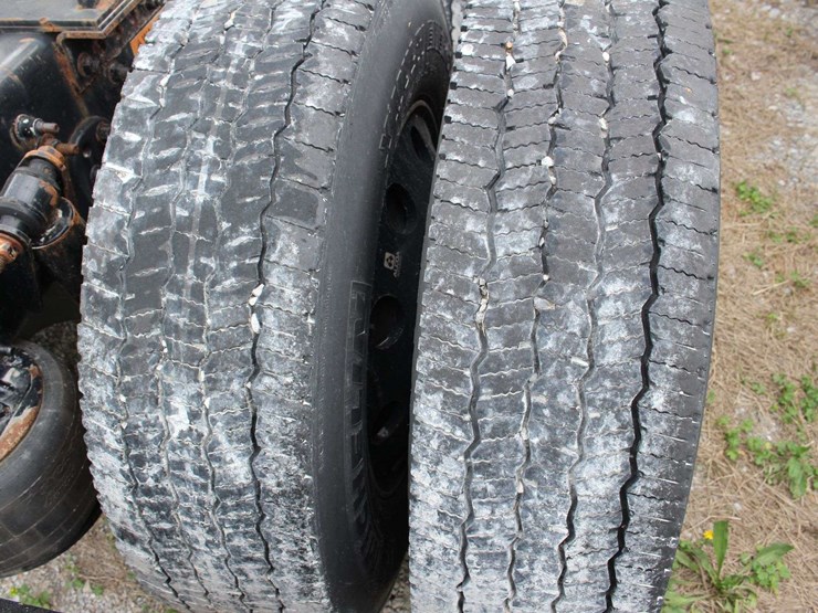 2020-freightliner-cascadia-126-image-24