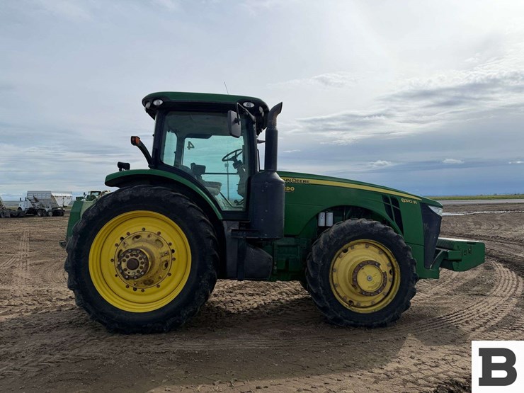 2011-john-deere-8310r-image-6