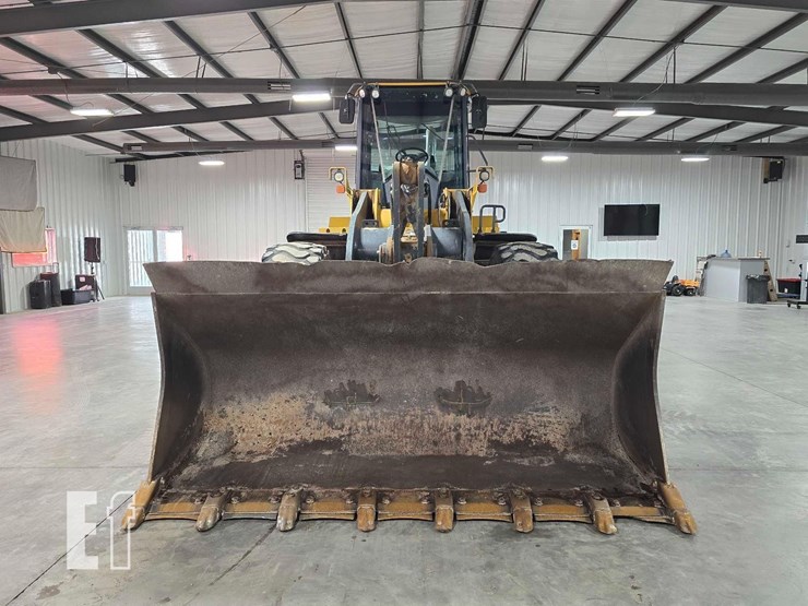 2017-deere-644k-image-7