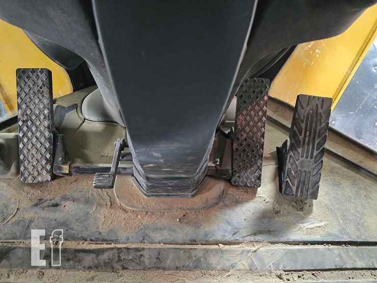 2017-deere-644k-image-17