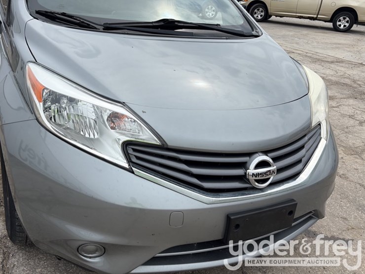 2015-nissan-versa-image-28