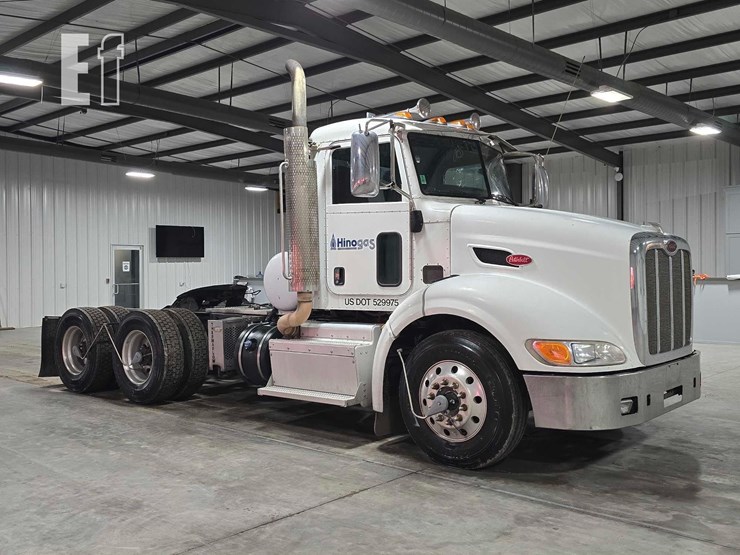 2013-peterbilt-384-image-2