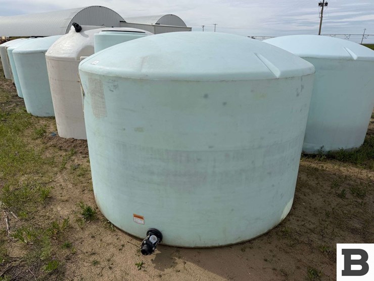 1550-gallon-round-poly-fertilizer-tank-image-2
