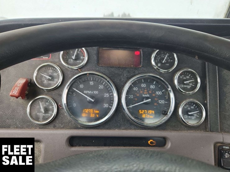 2015-peterbilt-367-image-12