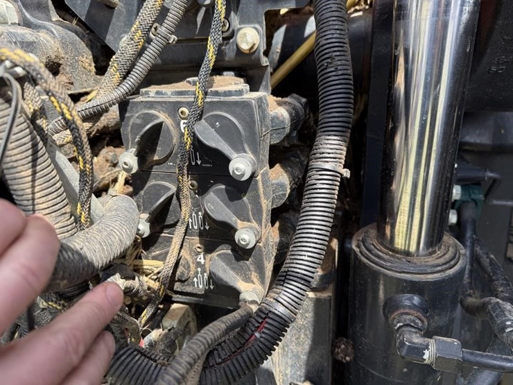 2017-case-ih-mx280-afs-magnum-tractor-image-16