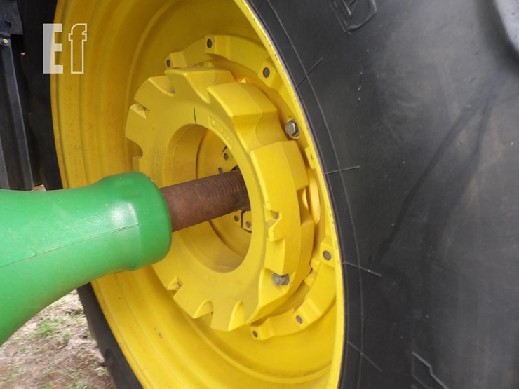 2012-john-deere-8235r-image-7