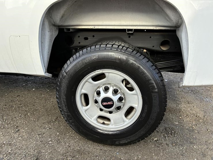 2012-gmc-sierra-2500-image-5