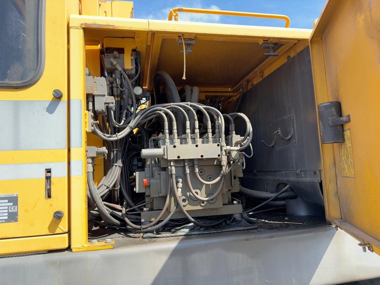 1998-volvo-ew200-image-23