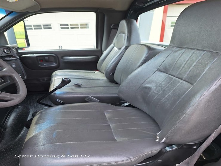 2004-gmc-topkick-image-13