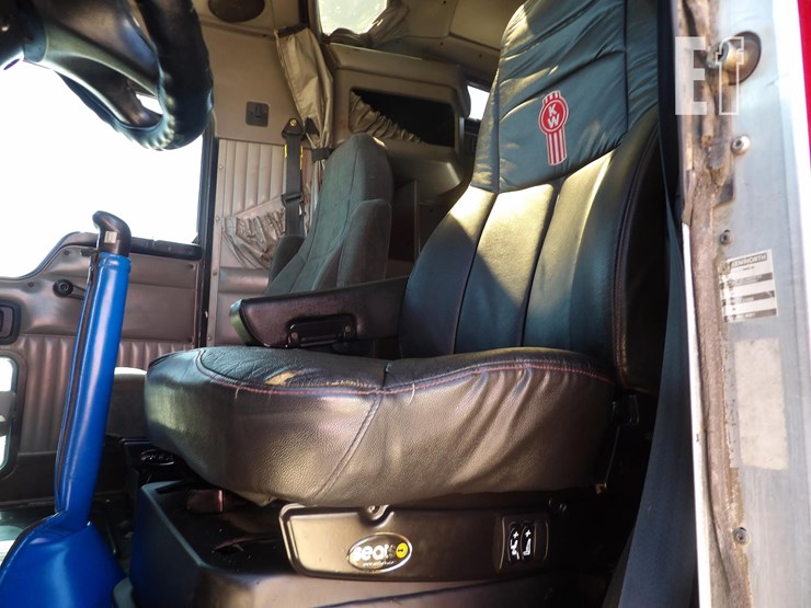 2005-kenworth-w900l-image-21