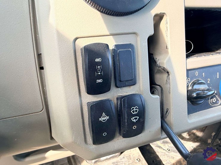 2023-john-deere-gator-xuv-835r-image-39