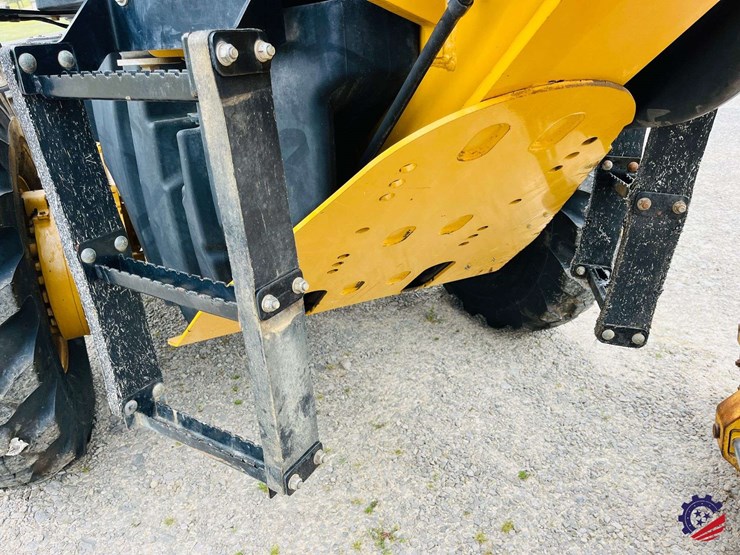 2010-caterpillar-120m-image-85