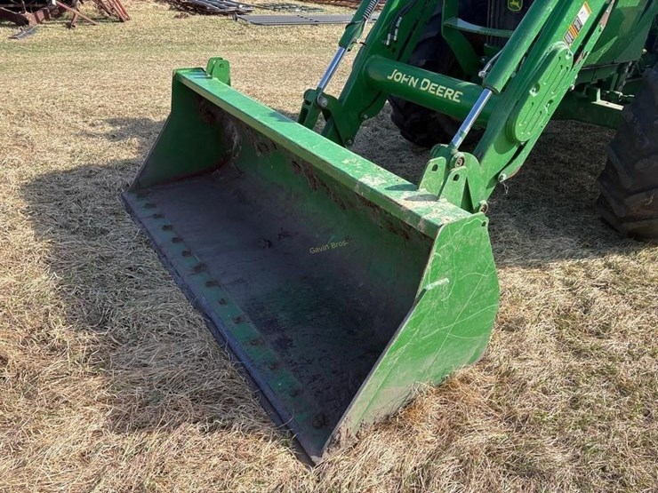 2022-john-deere-5100m-image-12