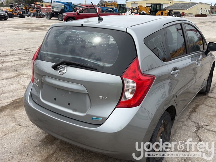 2015-nissan-versa-image-19