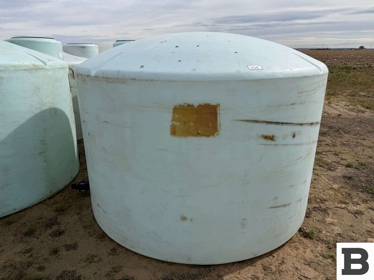 1550-gallon-round-poly-fertilizer-tank-image-1