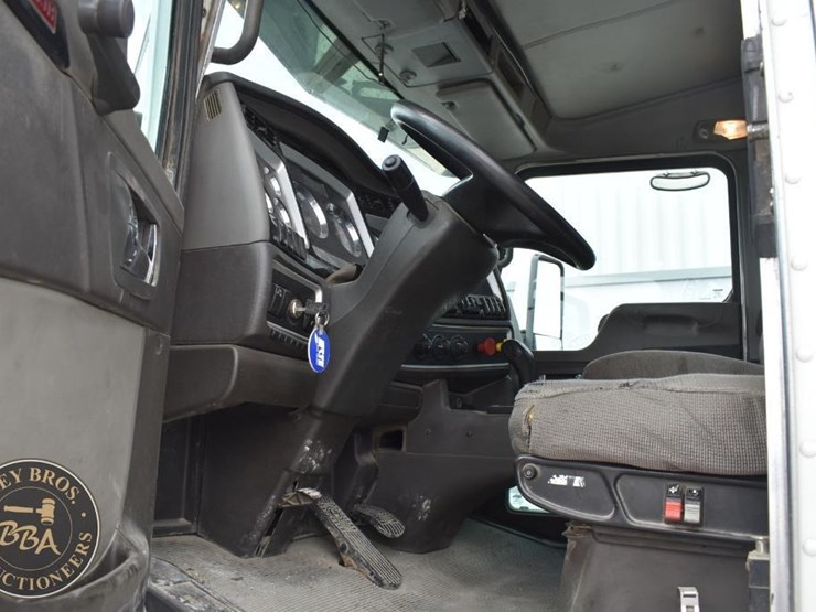 2013-kenworth-t660-image-29