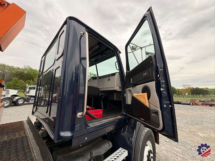 2019-western-star-4700-image-73