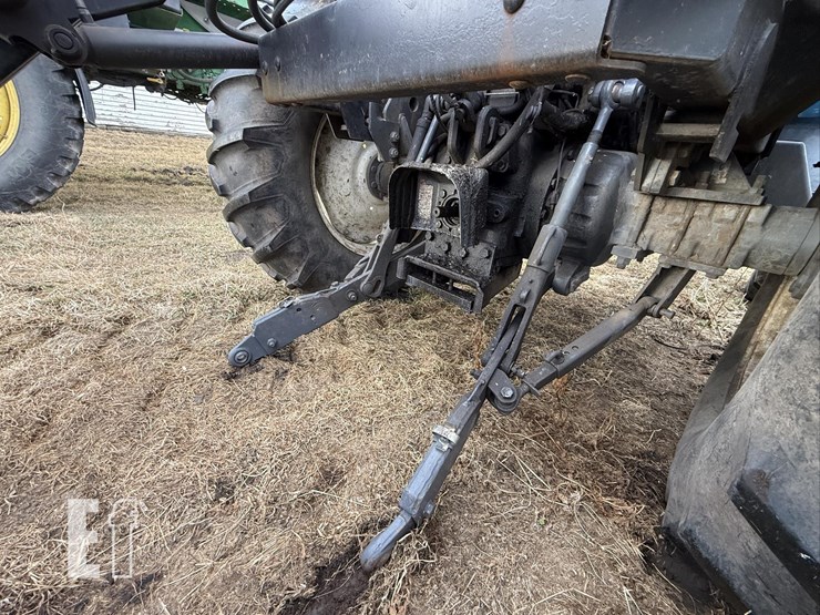 new-holland-tv140-image-12