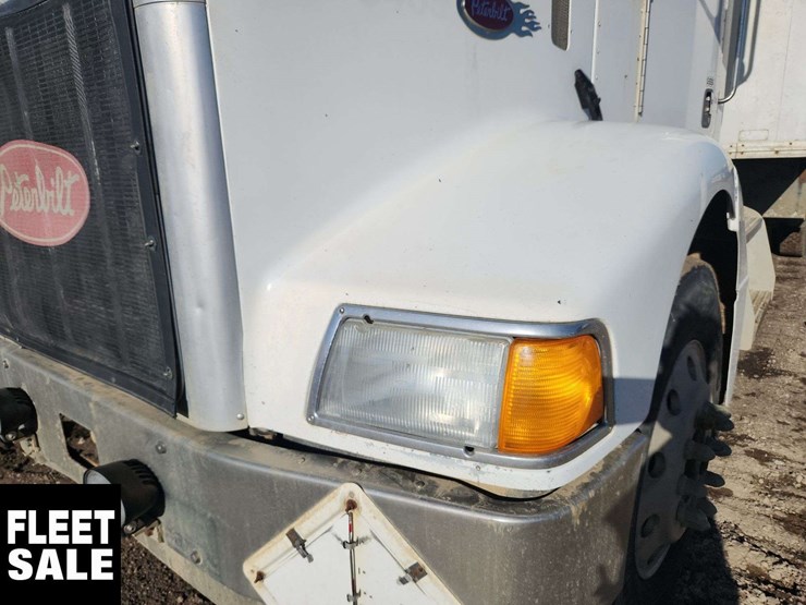 2005-peterbilt-385-image-46