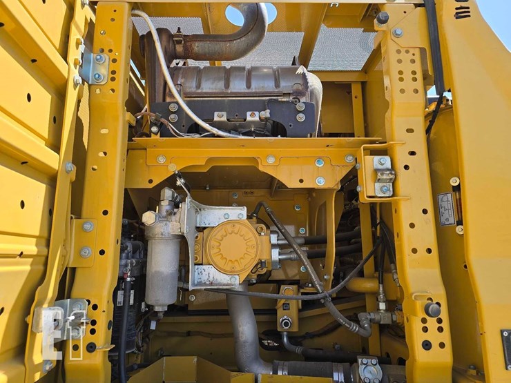 2020-caterpillar-326-image-25