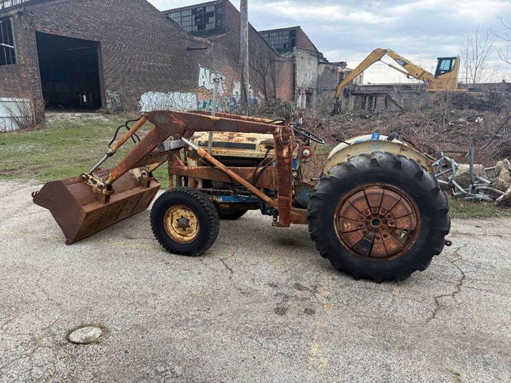 1974-ford-4000-image-1