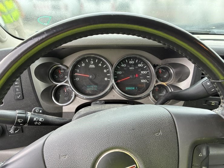 2012-gmc-sierra-3500-image-15